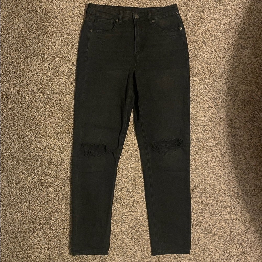 American Eagle distressed Mom Jean -size 6 long